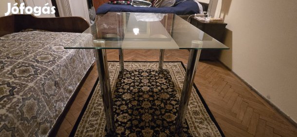 Üveg ebédlőasztal