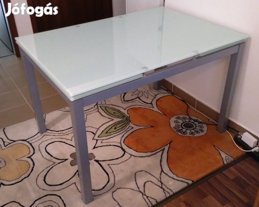 Üveg étkezőasztal