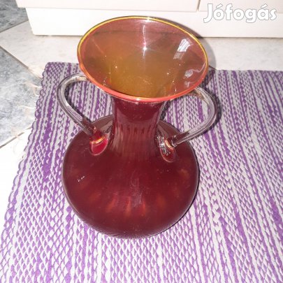 Üveg fújt fülesváza búrgundiszinben /olasz/