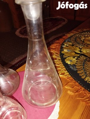 Üveg ital kínáló, 3 db.Régi darabok. 