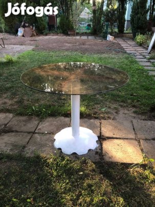 Üveg kertiasztal