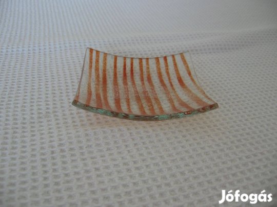 Üveg kínáló tálka, Carneol