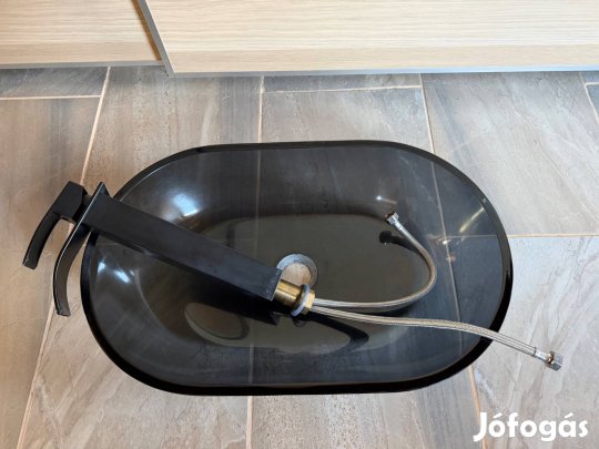 Üveg mosdókagyló csappal