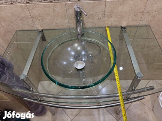 Üveg mosdótál csapteleppel