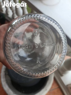 Üveg pálinkás palack