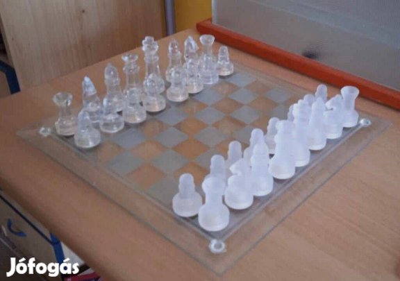 Üveg sakk-készlet és ostábla, üveg dobozában