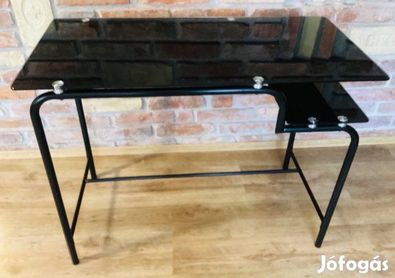 Üveg számítógépasztal