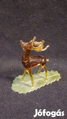 Üveg szarvas szobor