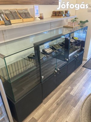 Üveg szekrény eladó
