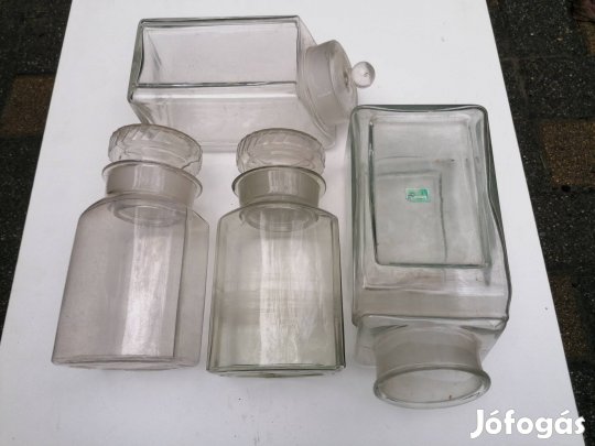 Üveg tárolók egyben eladók. 