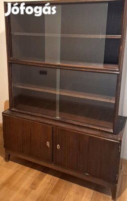 Üveg tolóajtós tároló vitrin