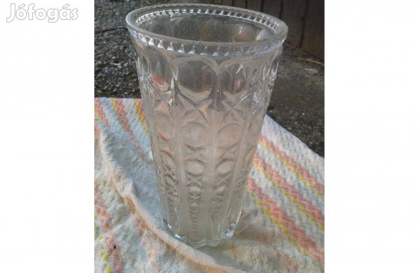 Üveg váza használt eladó 500 Ft. 19,5 cm magas és 9 cm széles a szája