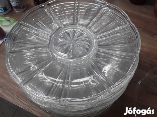 Üveg virág alakú tányérok