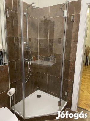 Üveg zuhanykabin zuhanytálcával