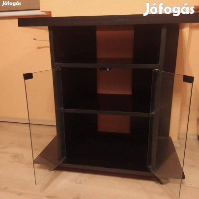 Üvegajtós, görgős TV szekrény