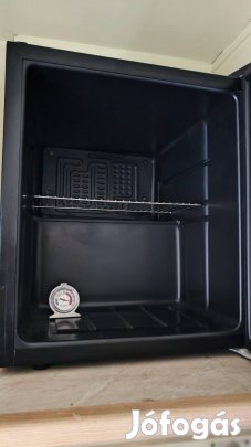 Üvegajtós  italhütő 