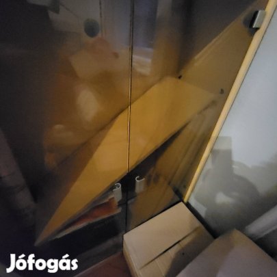 Üvegajtós könyvszekrenyek