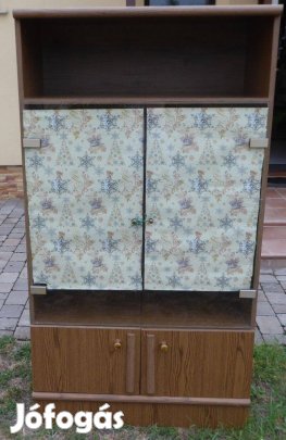 Üvegajtós szekrény