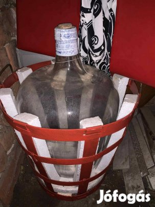 Üvegballon fém kosárban 