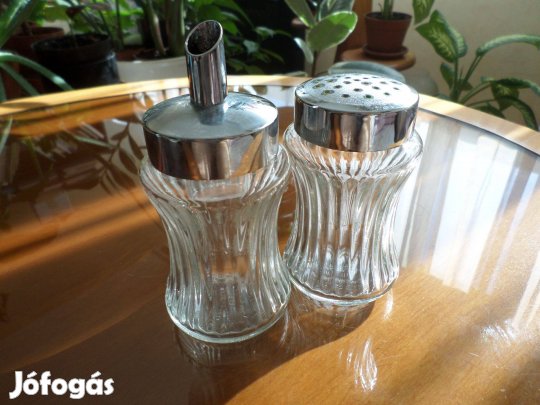Üvegből készült 2 db-os (só, bors szóró)