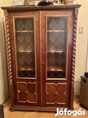 Üveges Coloniál szekrény eladó