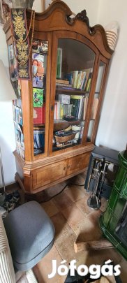 Üveges antik vitrin