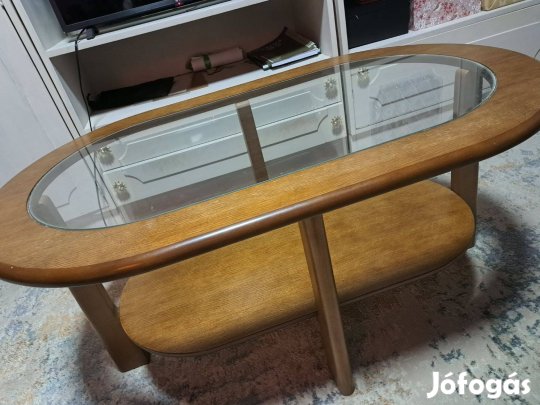 Üveges dohányzóasztal