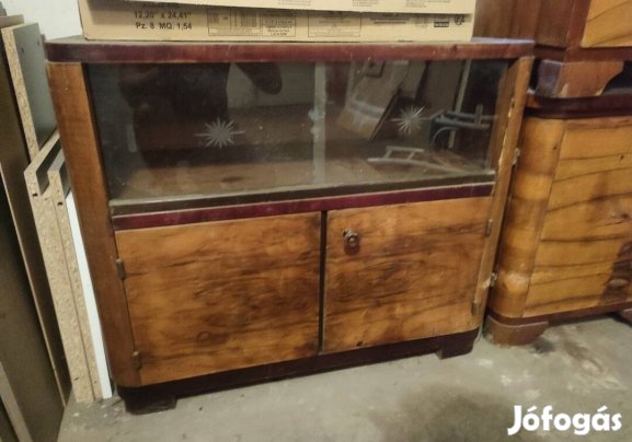 Üveges komód!