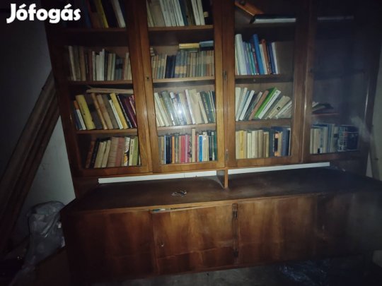 Üveges könyves szekrény