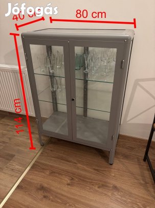 Üveges szekrény