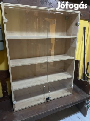 Üveges szekrény 