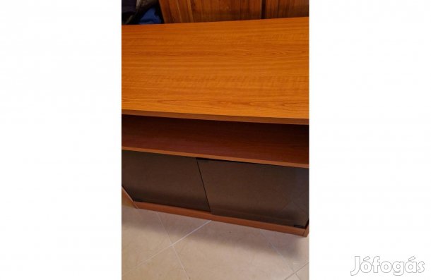 Üveges szekrény eladó