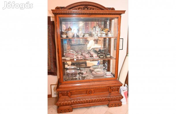 Üvegezett vitrin dekoratív antik egyedi.Reneszánsz stílusú
