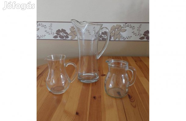 Üvegkancsók többféle fazonú