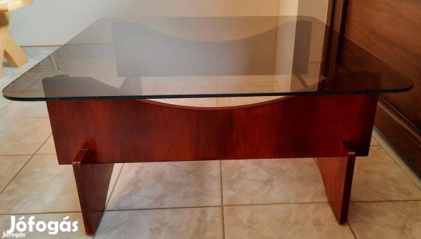 Üveglapos dohányzóasztal