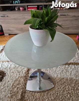 Üveglapos dohányzóasztal 