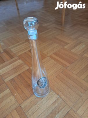 Üvegpalack 50-es felirattal