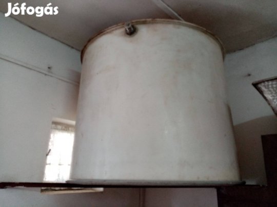 Üvegszálas 1000 l-es szüretelő kád eladó