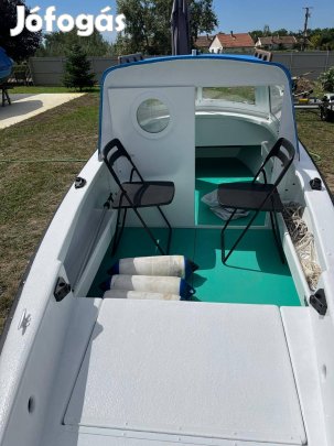 Üvegszálas csónak