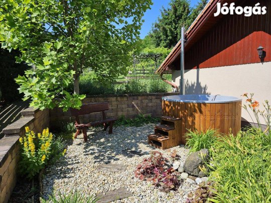 Üvegszálas dézsafürdő 4-6 személyes, külső kályhával