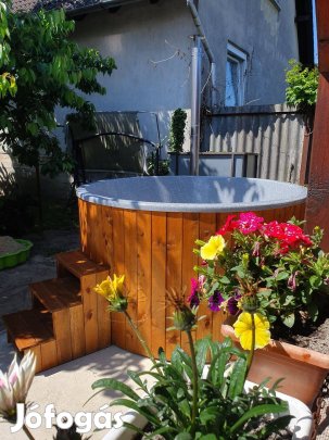 Üvegszálas dézsafürdő 4-6 személyes, külső kályhával, 10 év garancia