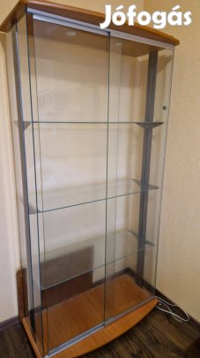 Üvegszekrény