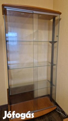 Üvegszekrény