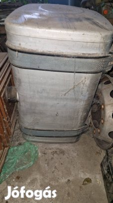 Üzemanyag tank,nyereg,gumi,felni eladó 