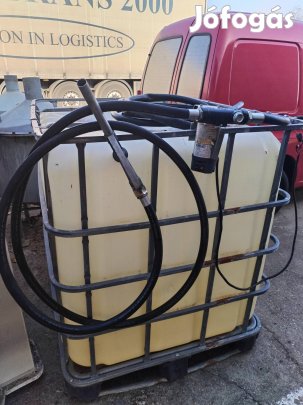 Üzemanyag tartály szivattyúval 