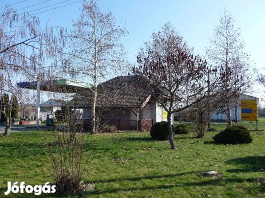 Üzemelő benzinkút eladó Szakmáron!