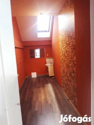 Üzletház eladó - irodának, vállakozás/ok helyszíneként