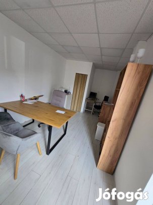 Üzlethelyiség Iroda kiadó Tiszaújváros központjában