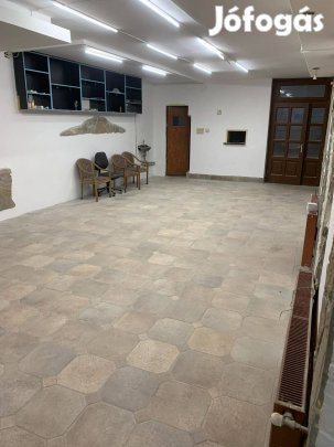 Üzlethelyiség Máriaremetén kiadó!