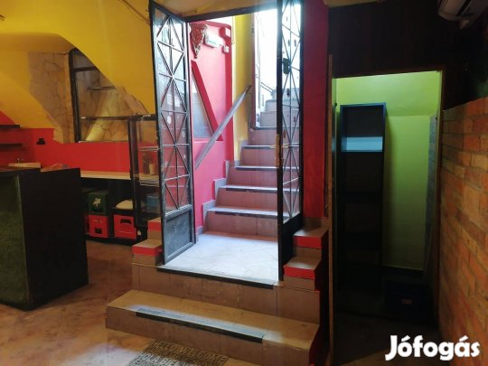 Üzlethelyiség eladó Andrássy-Eötvös u.sarkán